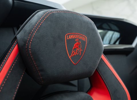 Lamborghini Aventador S LP 740-4 Roadster 16