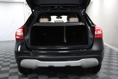 Mercedes-Benz GLA GLA 200 SE 14