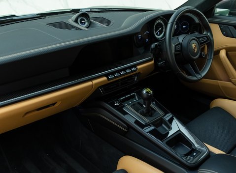 Porsche 911 GT3 TOURING (992) 17