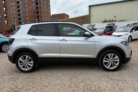 Volkswagen T-Cross 1.0 SE TSI.. 6 MAIN DEALER SERVICES..APPLE CARPLAY & ANDROID AUTO..STUNNING 6