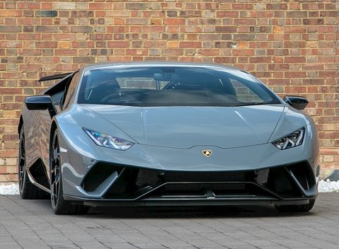 Lamborghini Huracan LP640-4 Performante 1