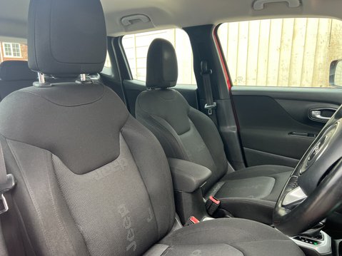 Jeep Renegade (Sold) 1.4T MultiAirII Longitude SUV 5dr Petrol DDCT Euro 6 (s/s) (140 ps) 11