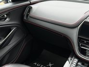 Aston Martin DBX V8 64