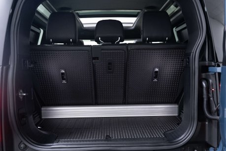 Land Rover Defender 3.0 Defender X-Dynamic SE D MHEV Auto 4WD 3dr 7