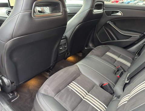 Mercedes-Benz CLA Class 2.1 CLA 220 WhiteArt D Auto 5dr 37