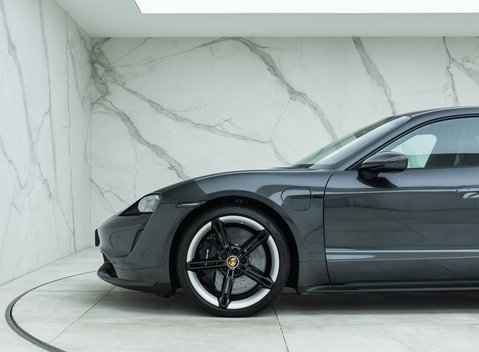 Porsche Taycan TURBO S 42