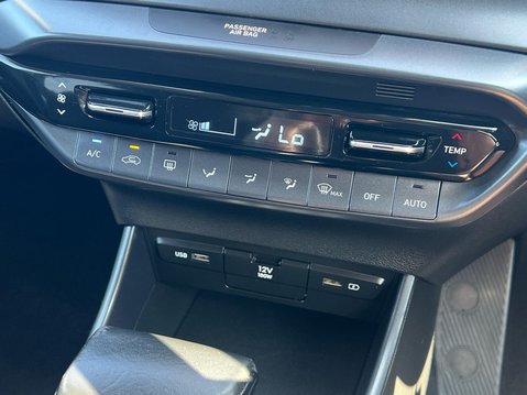 Hyundai i20 T-GDI PREMIUM MHEV 31