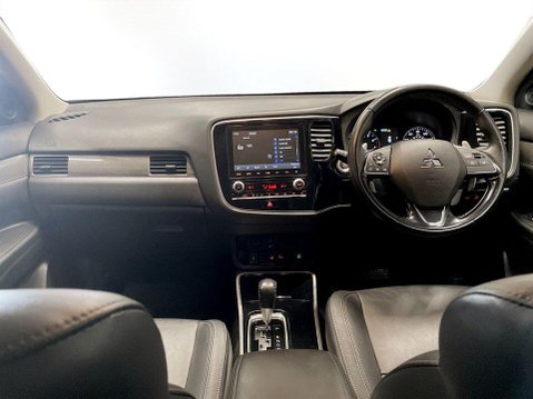 Mitsubishi Outlander 2.0 MIVEC Exceed SUV 5dr Petrol CVT 4WD Euro 6 (s/s) (150 ps) 19