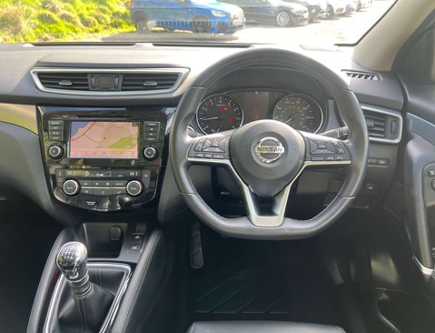 Nissan Qashqai 1.3 Qashqai N-Motion DiG-T 5dr 17