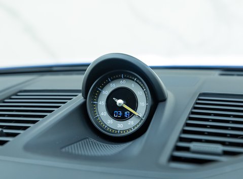 Porsche 911 GT3 Touring (992) 18