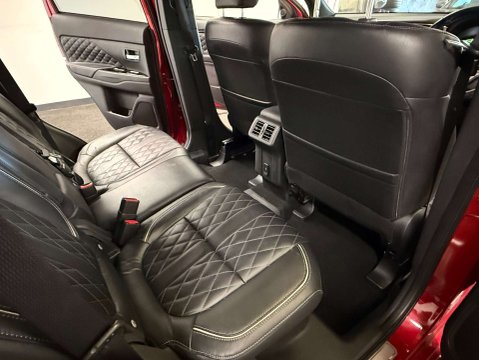 Mitsubishi Outlander 2.4 Outlander Exceed PHEV CVT 4WD 5dr 31