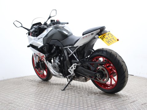 Suzuki GSX-8R GSX 800 FRQM4 GSX-8R 6