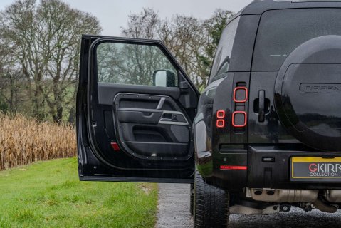 Land Rover Defender D300 X-Dynamic HSE 7
