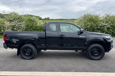 Toyota Hilux Active ECB 4WD D-4D Pickup 8