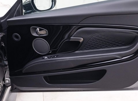 Aston Martin DBS Superleggera 14