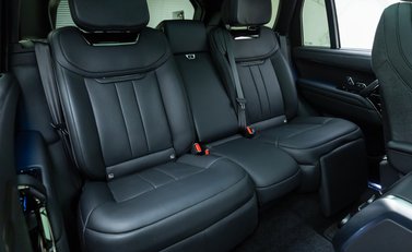 Land Rover Range Rover P530 SV 17