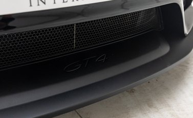 Porsche Cayman GT4 (718) 38