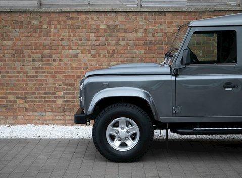 Land Rover Defender 90 TD XS Station Wagon 29