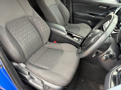Toyota C-HR DESIGN AUTOMATIC 10