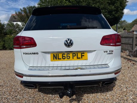 Volkswagen Touareg 3.0 TDI V6 BlueMotion Tech R-Line Plus SUV 5dr Diesel Tiptronic 4WD Euro 6 11