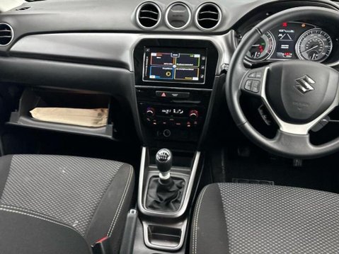 Suzuki Vitara SZ-T BOOSTERJET MHEV 3