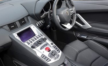 Lamborghini Aventador LP 700-4 Roadster 8