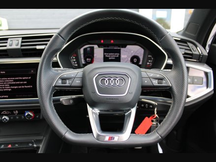 Audi Q3 TFSI S LINE BLACK EDITION