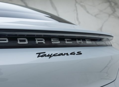 Porsche Taycan 4S 27