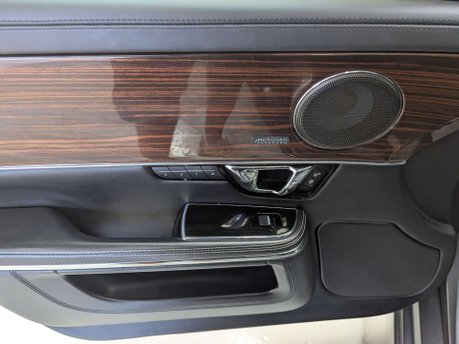 Jaguar XJ 3.0 XJ Portfolio V6 D Auto 4dr 36