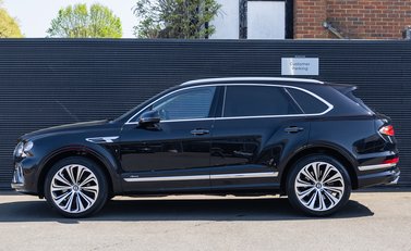 Bentley Bentayga V8 AZURE 3