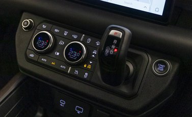 Land Rover Defender 110 P400 X 24