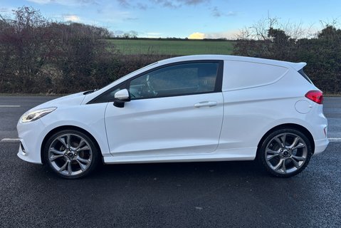 Ford Fiesta Sport 125 ps Ecoboost - Sat Nav / Parking Sensors - No VAT 8