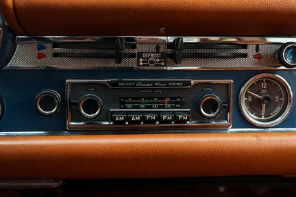 Mercedes-Benz SL Series 280 SL 18