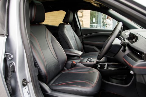 Ford Mustang Mach-E BASE 29