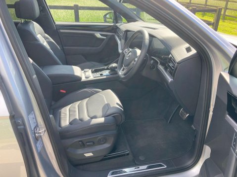 Volkswagen Touareg 3.0 TDI V6 Black Edition Tiptronic 4Motion Euro 6 (s/s) 5dr 10