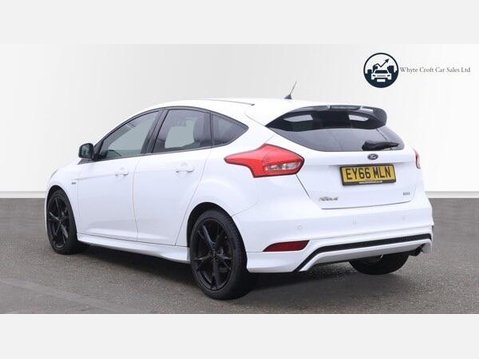 Ford Focus 1.5T EcoBoost ST-Line Euro 6 (s/s) 5dr 3