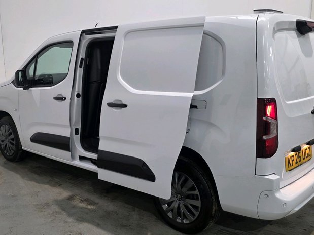 Citroen Berlingo BERLINGO XL DIESEL 1.5 Blue HDi 100ps Van Driver 12