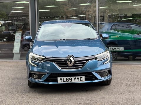 Renault Megane ICONIC TCE 2