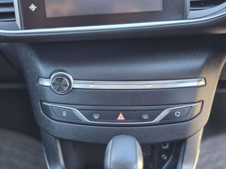 Peugeot 308 1.2 PureTech Allure Hatchback 5dr Petrol EAT Euro 6 (s/s) (130 ps) 17