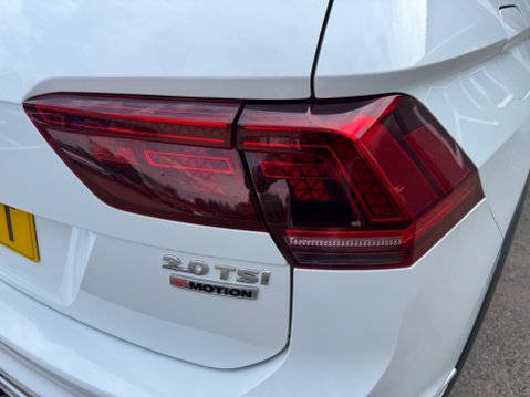 Volkswagen Tiguan R LINE TSI BMT 4MOTION DSG 16