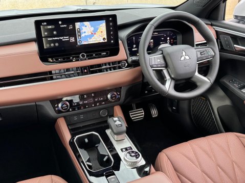 Mitsubishi Outlander 2.4 22.7kWh Diamond CVT 4WD Euro 6 (s/s) 5dr 12
