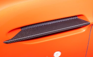 Aston Martin V12 Vantage S 30