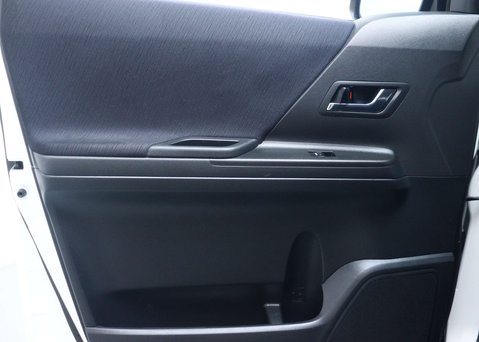 Toyota Vellfire 2.4 PETROL AUTO 5dr 44