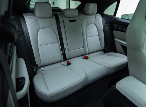 Porsche Macan 4 Electric 17