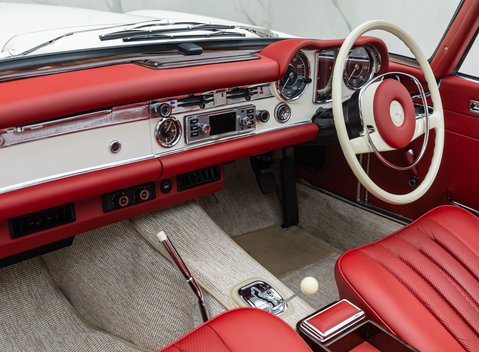 Mercedes-Benz 280 SL W113 Pagoda 17