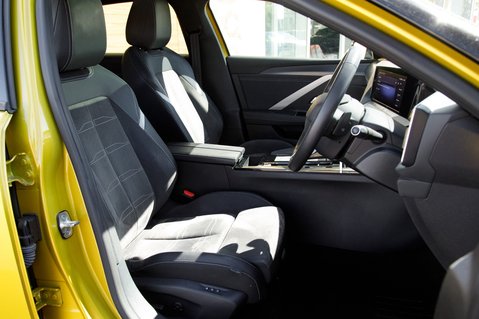 Vauxhall Astra ULTIMATE PHEV 31