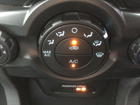 Ford Ecosport 1.5 ZETEC 5d 110 BHP 21