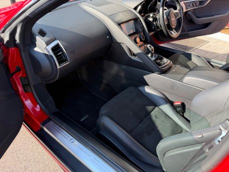 Jaguar F-Type I4 R-DYNAMIC 45