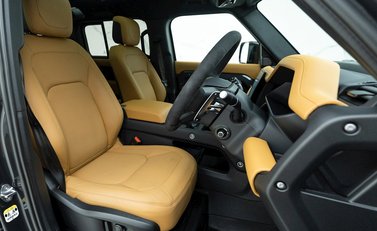 Land Rover Defender 110 V8 10