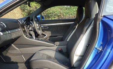 Porsche Cayman GTS 18